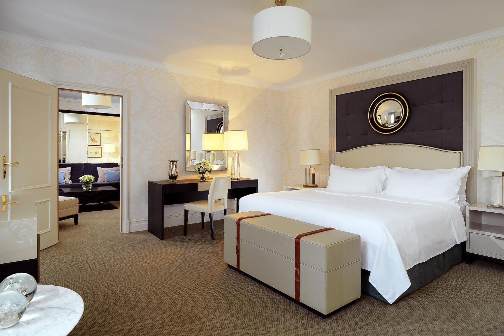 Hotel Bristol, A Luxury Collection Hotel, Warsawa Bagian luar foto A suite at the Four Seasons Hotel, London