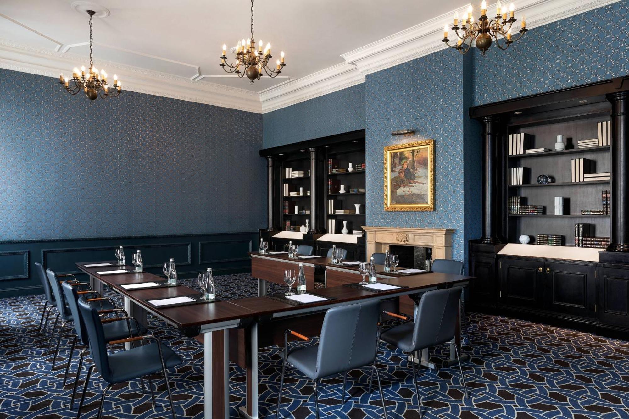 Hotel Bristol, A Luxury Collection Hotel, Warsawa Bagian luar foto The Library at The Ivy Hotel