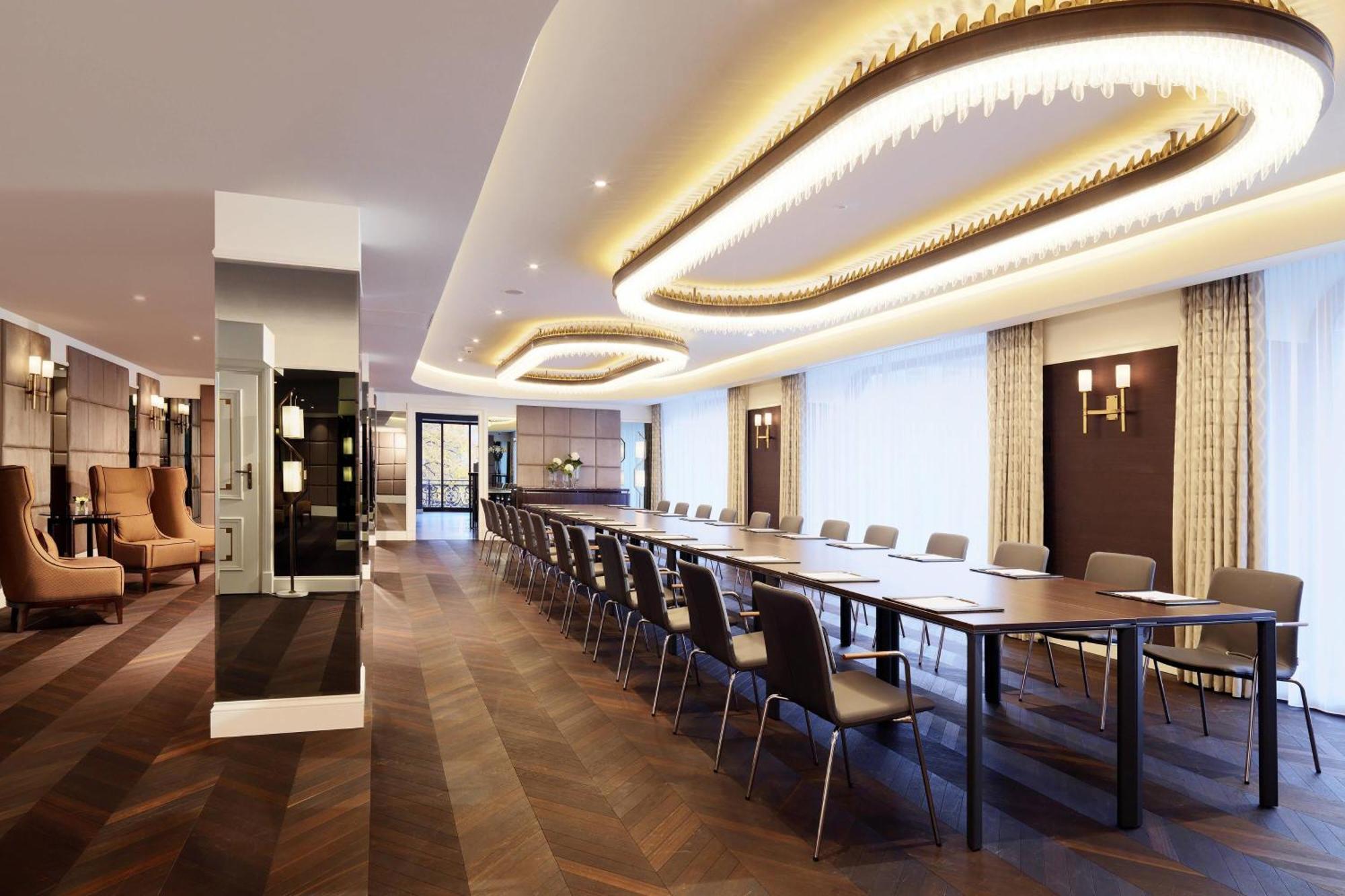 Hotel Bristol, A Luxury Collection Hotel, Warsawa Bagian luar foto The boardroom at the London Business School