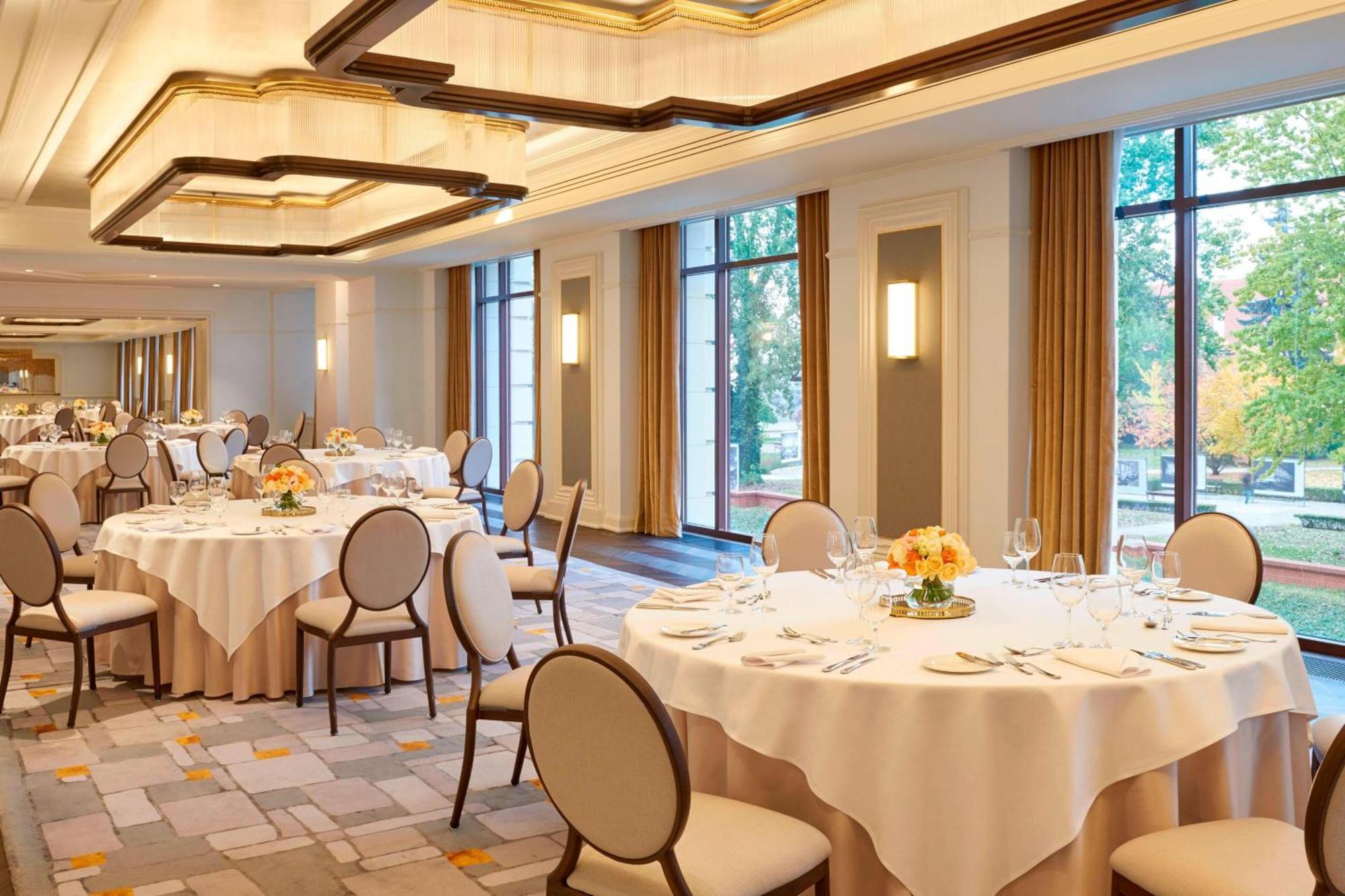 Hotel Bristol, A Luxury Collection Hotel, Warsawa Bagian luar foto The ballroom at the Four Seasons Hotel